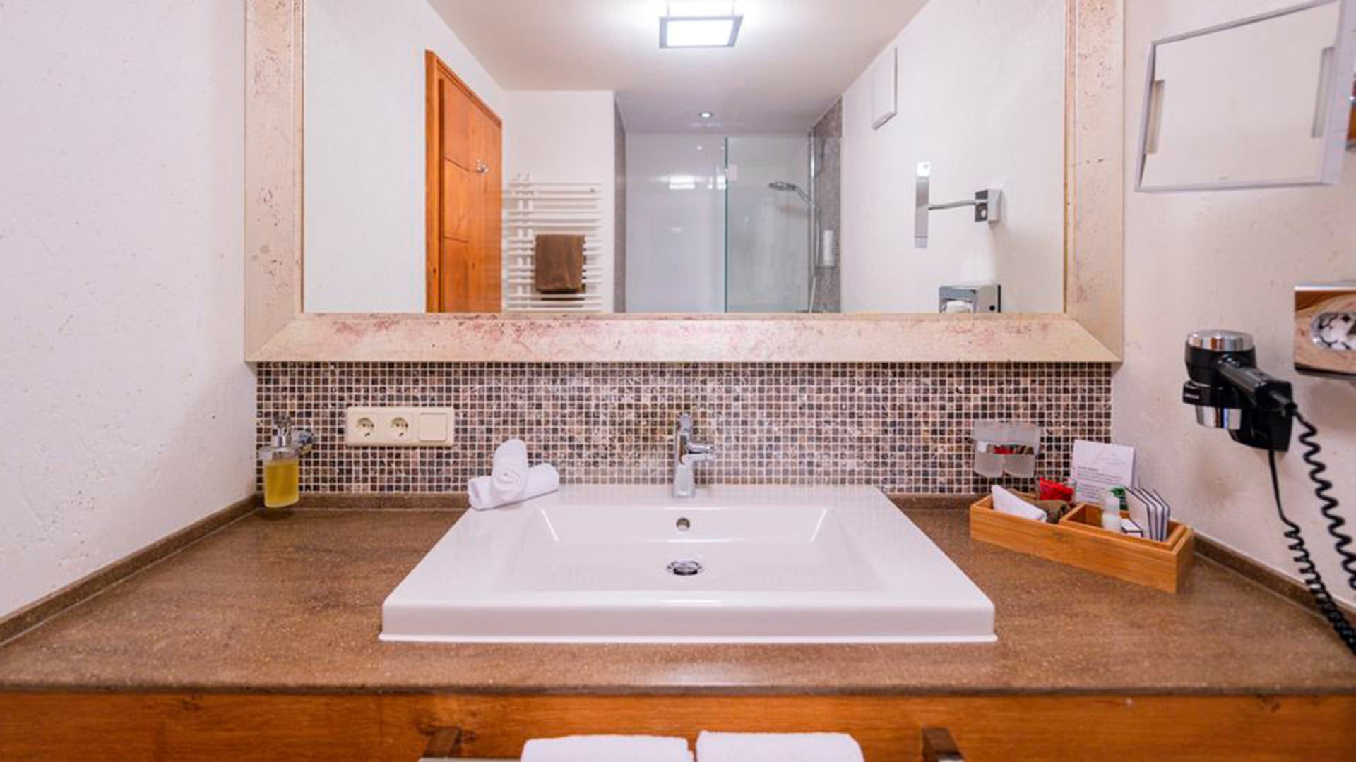 Comfort_Doppelzimmer_mit_Morgensonne_960x540s_4