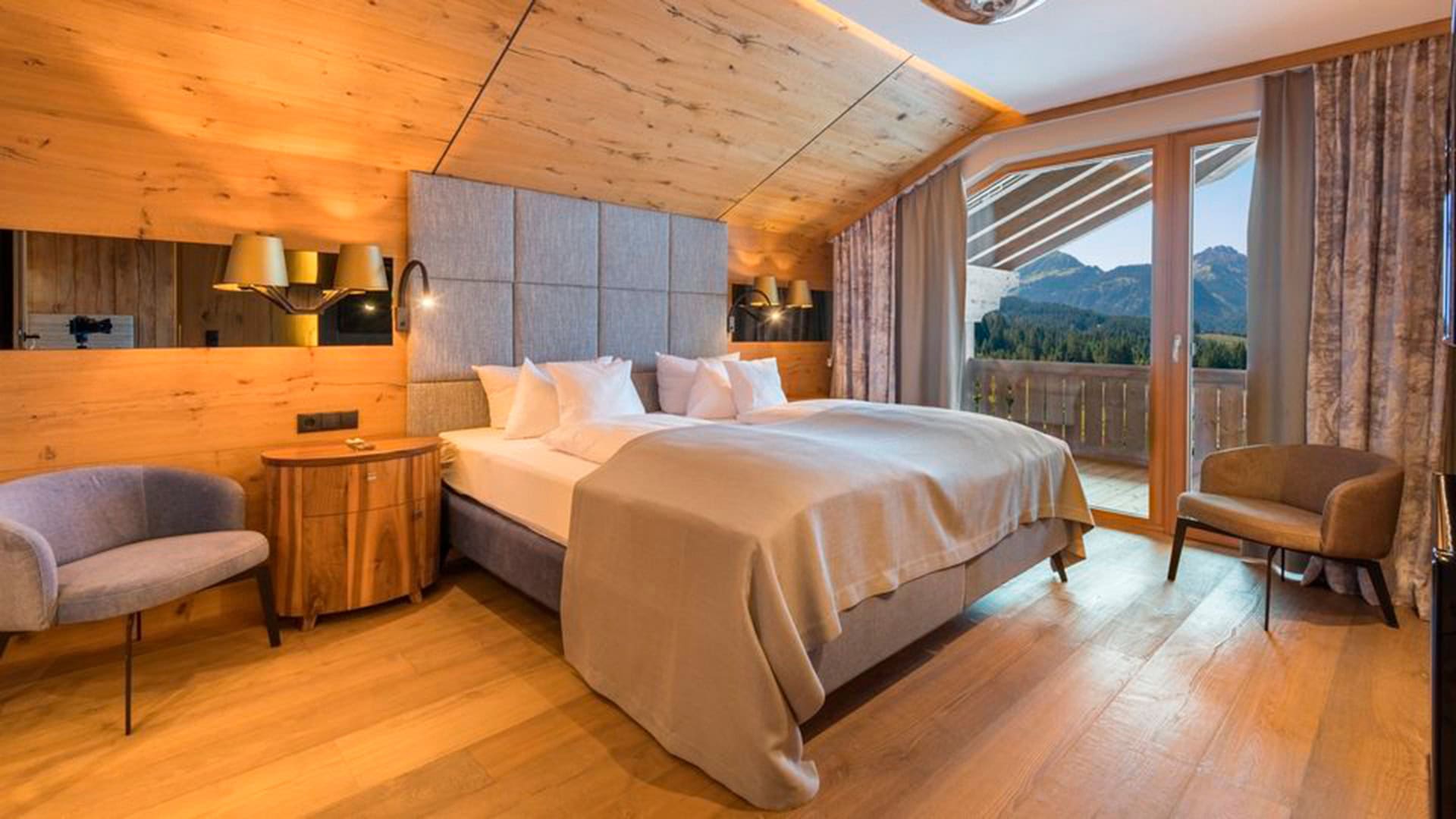 Deluxe_Suite_Edelweiss_mit_Tal_und_Panoramablick_960x540s_1