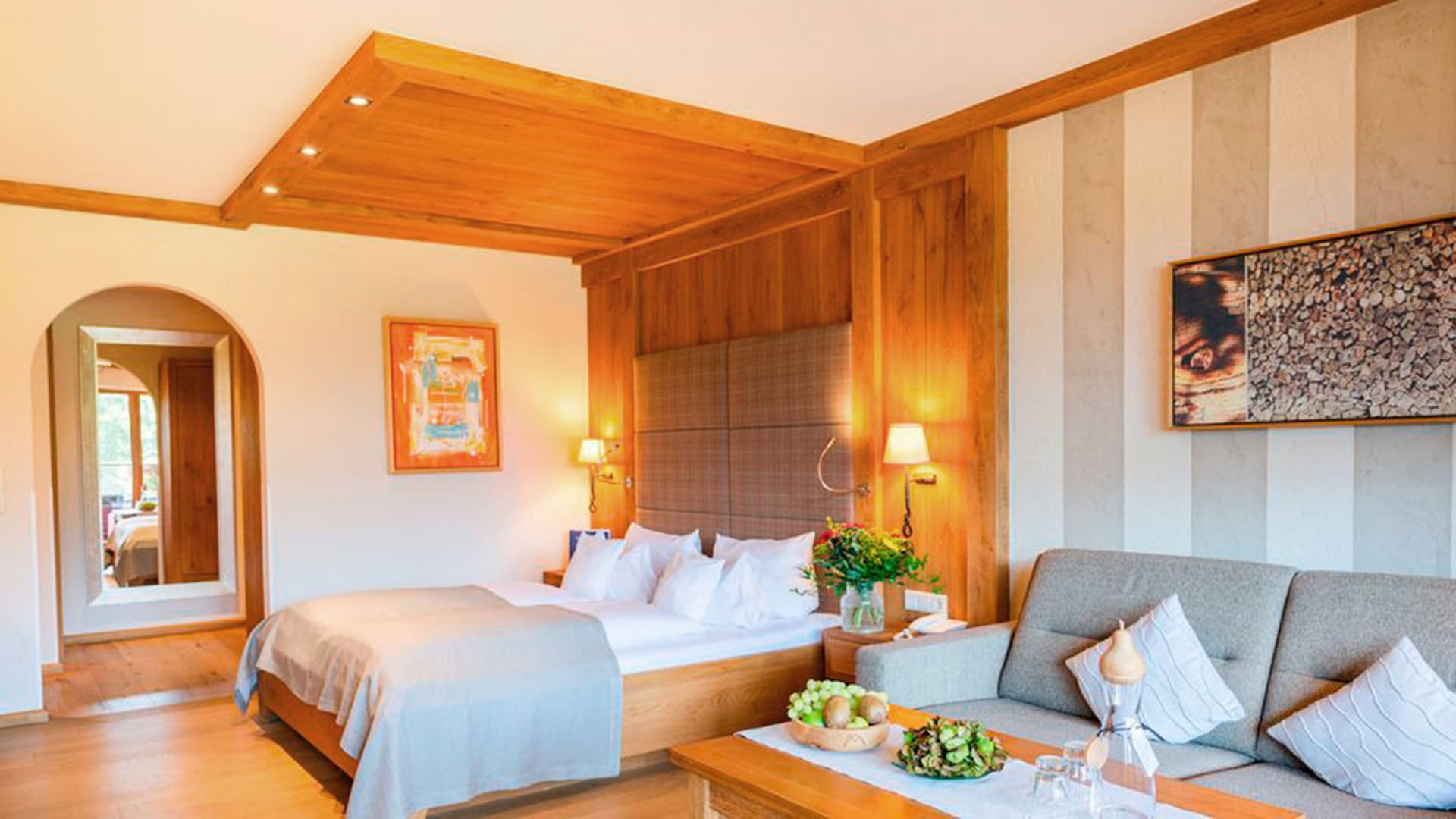 Juniorsuite_Rittersporn_mit_Morgensonne_960x540s_1