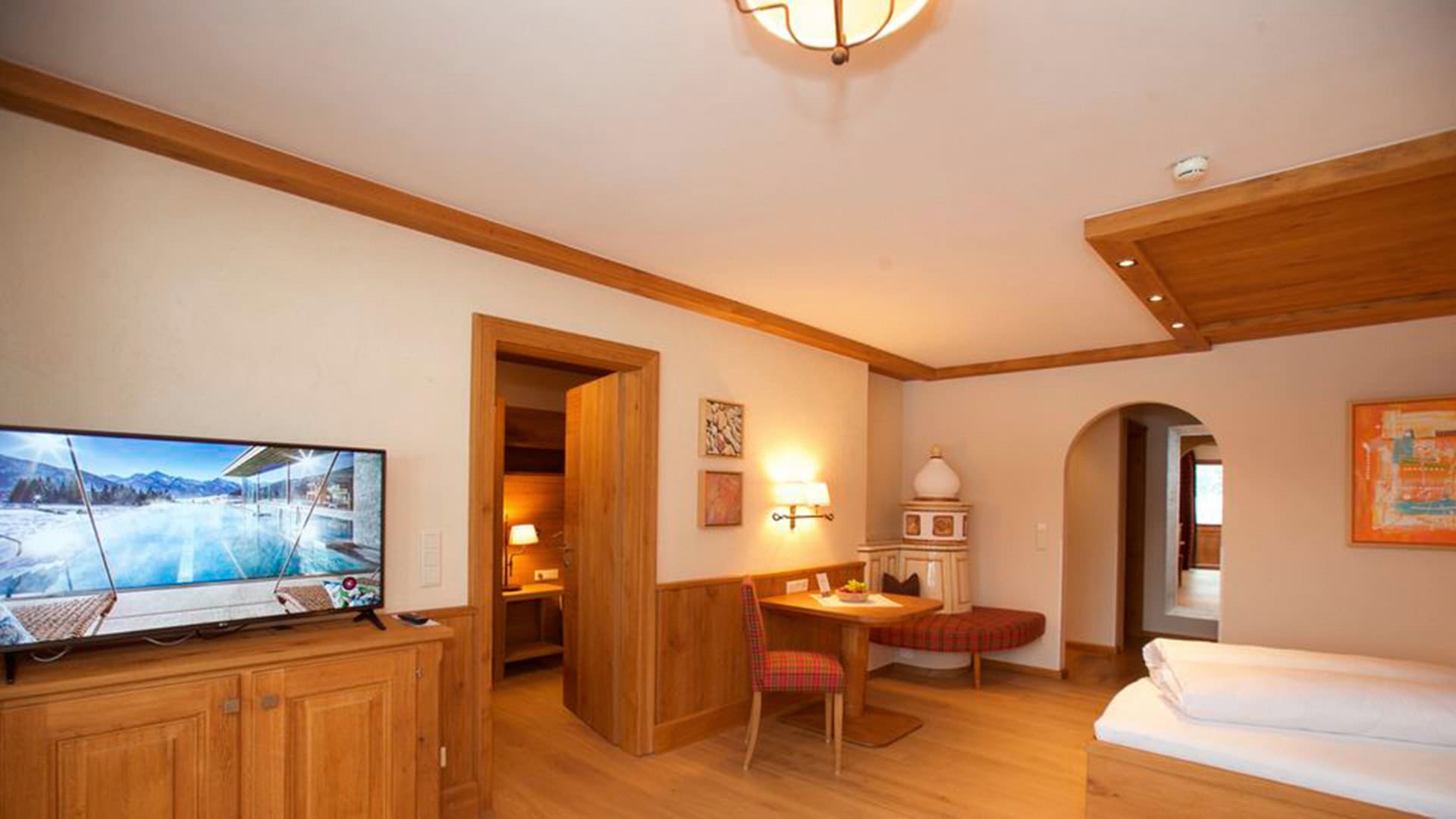 Juniorsuite_Rittersporn_mit_Morgensonne_960x540s_4