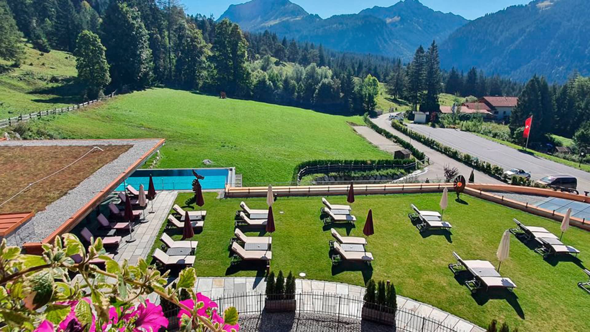 Juniorsuite_Rittersporn_mit_Morgensonne_960x540s_5
