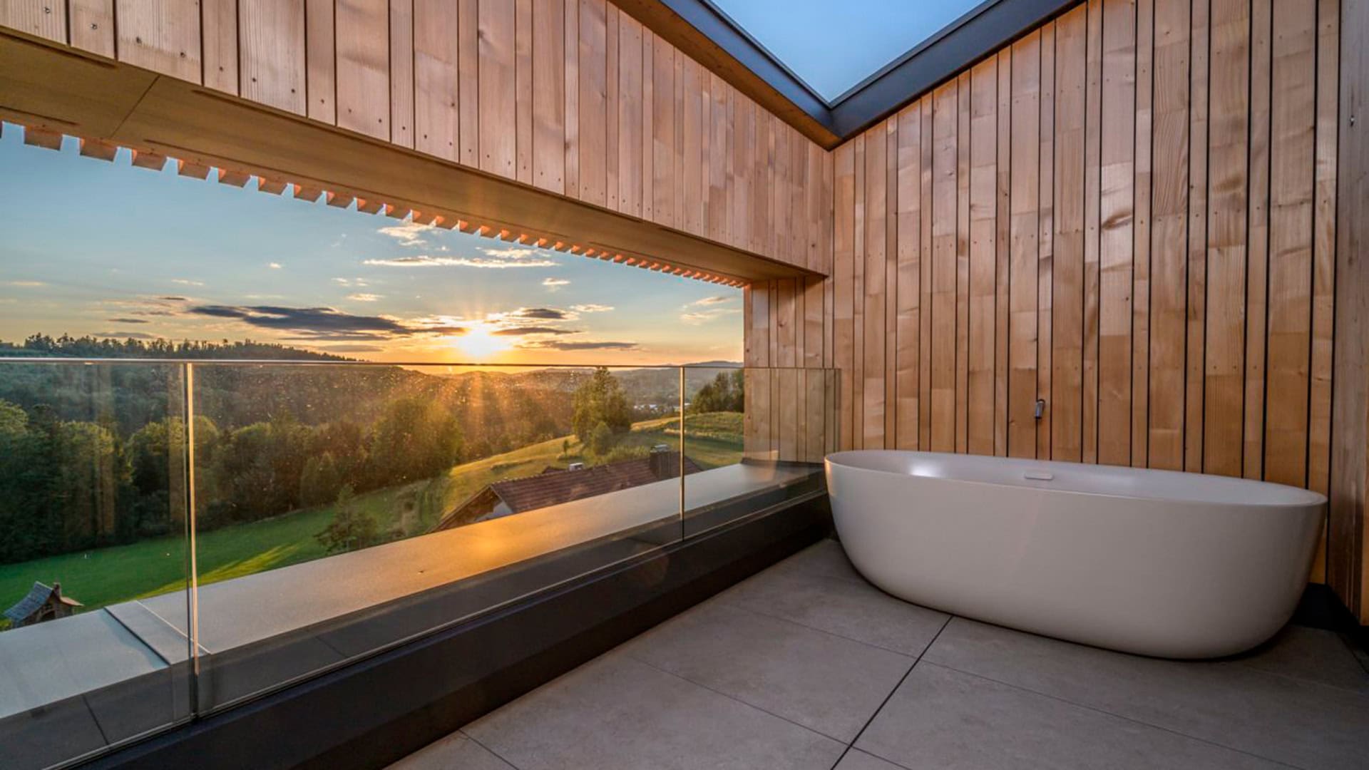 Edlguetl_Achd_edlguetl-refugium-achd-dachterrasse-aussenbadewanne-abendsonne-510e1465