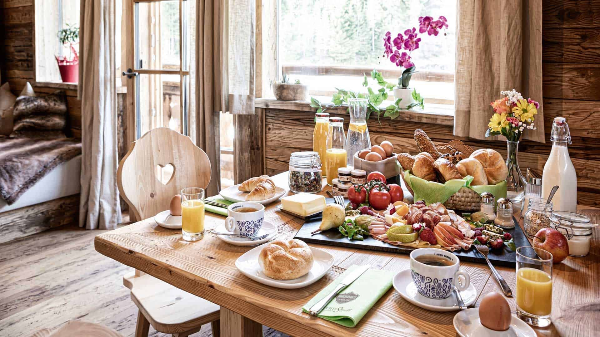 Bergdorf Prechtlgut Frühstückstisch