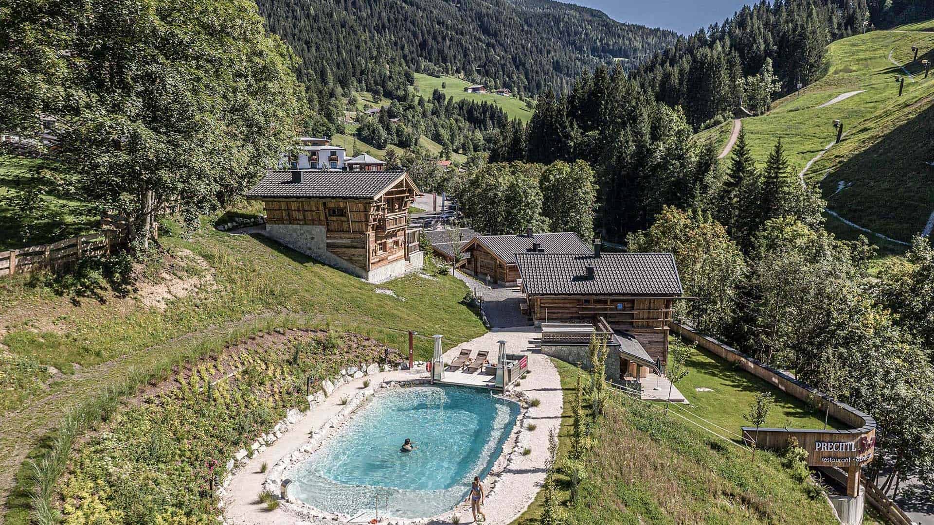 Bergdorf Prechtlgut Pool Luftaufnahme