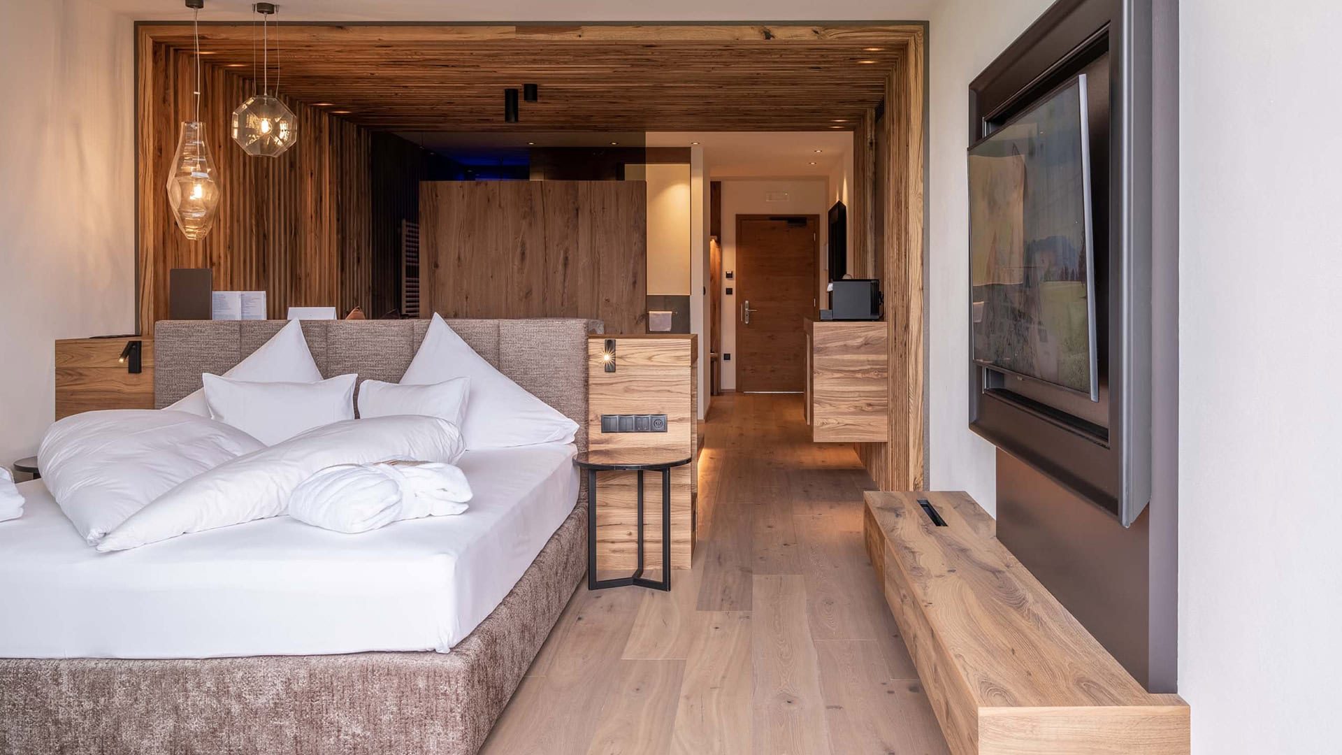 Alpen_Tesitin_001-ATzimmer-210804-silbersalz