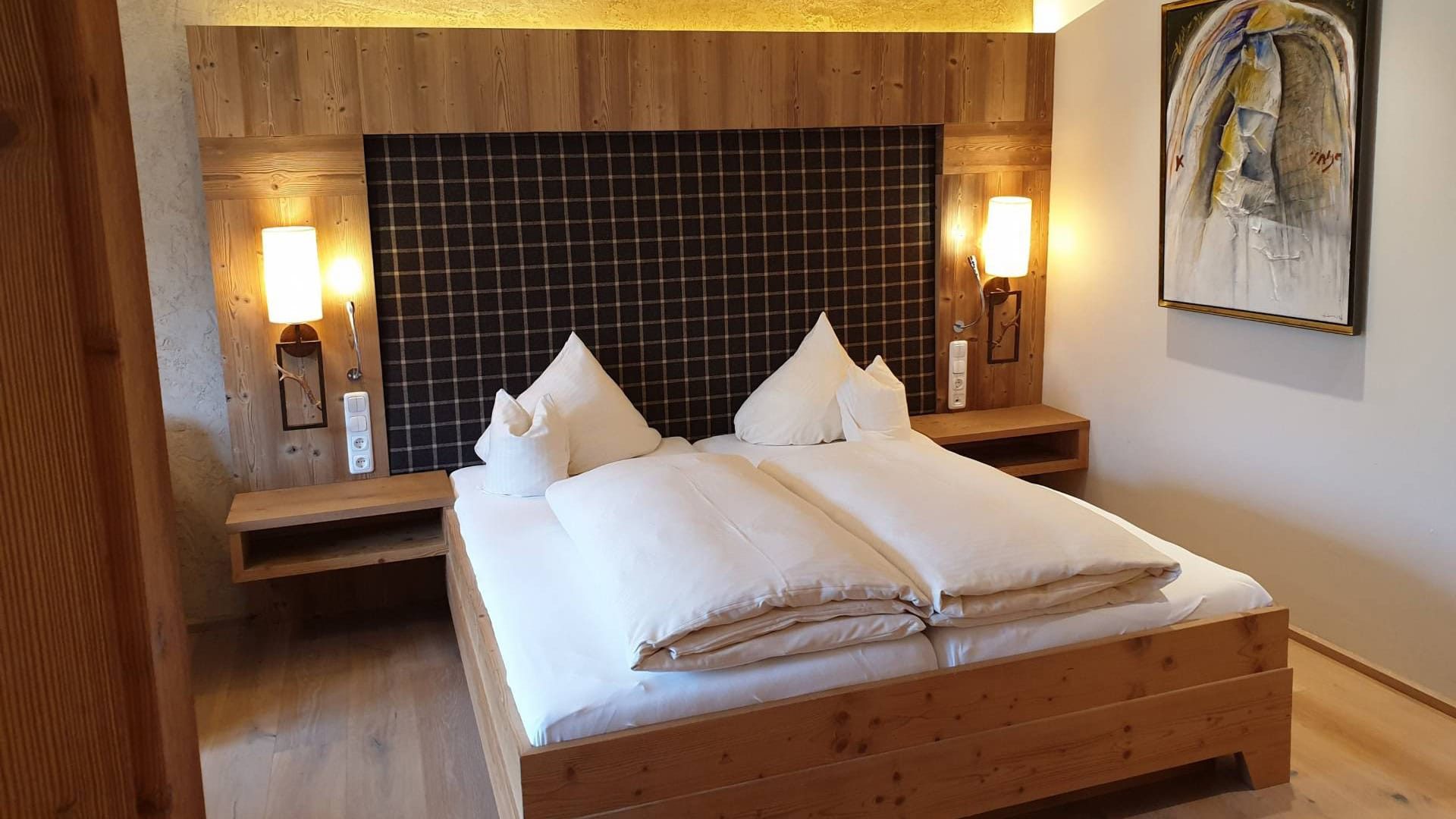 Bergblick_Graen_Komfortable_Suiten_gemuetliche_Zimmer_Tannheimer_Tal-004