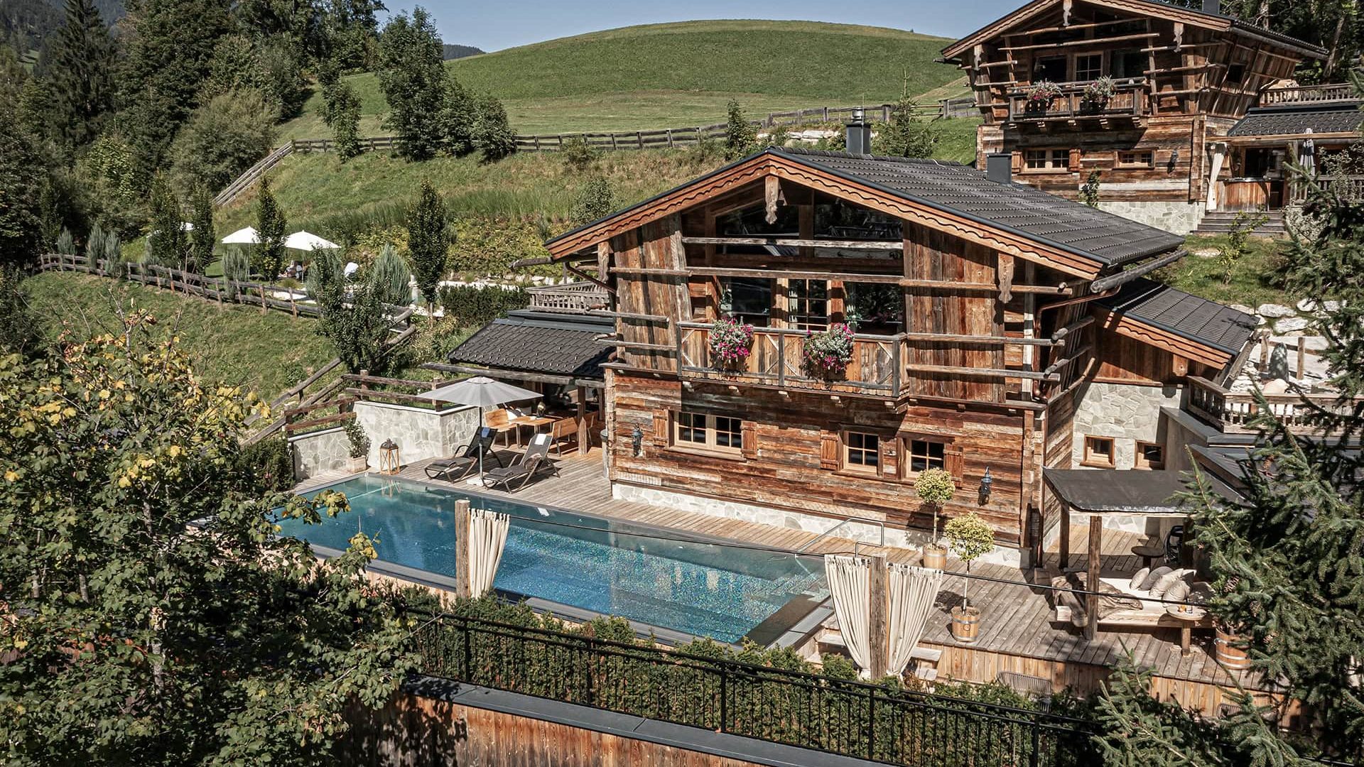 Bergdorf_Prechtelgut_aussenansicht-pool