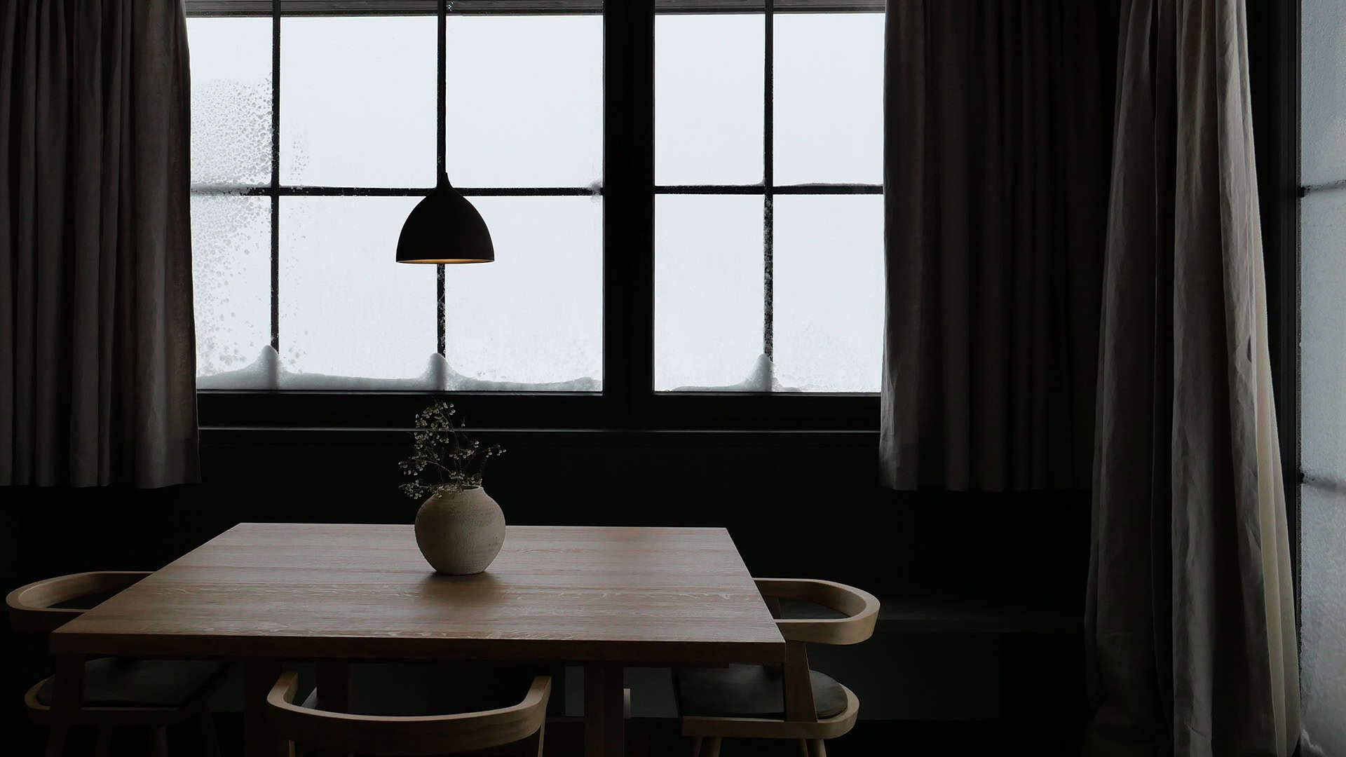 Birgkar_app_1_tisch_schnee