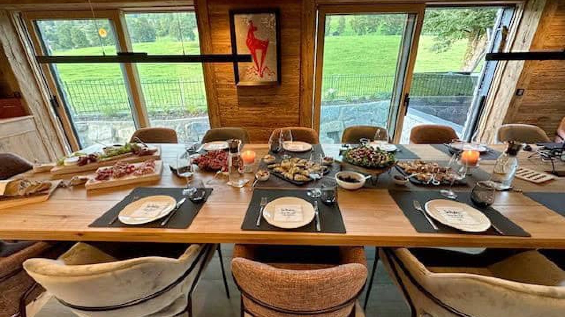 Chalet_F_Esszimmertisch gedeckt_2_KD