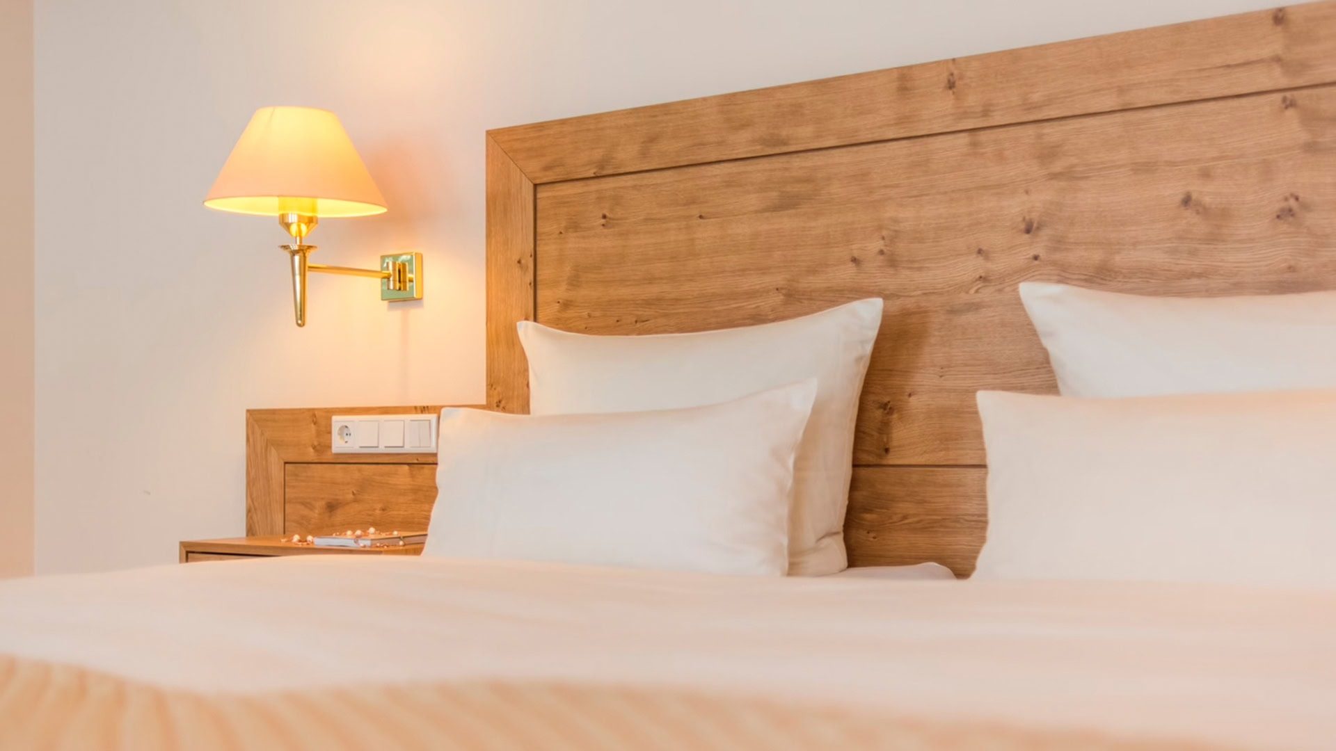 DPZ_–_Haupthaus_in_Südlage_©Friederike Hegner_2018_Hotel_Romantik Hotel Deimann_Zimmer 1-28@2x.37bcc214