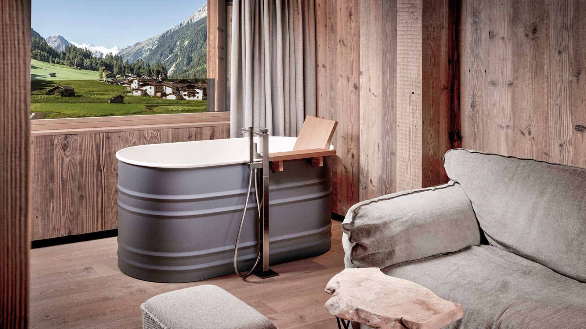 Edelweiss_Turmsuite-mit-Bergblick-und-Balkon-7_KD