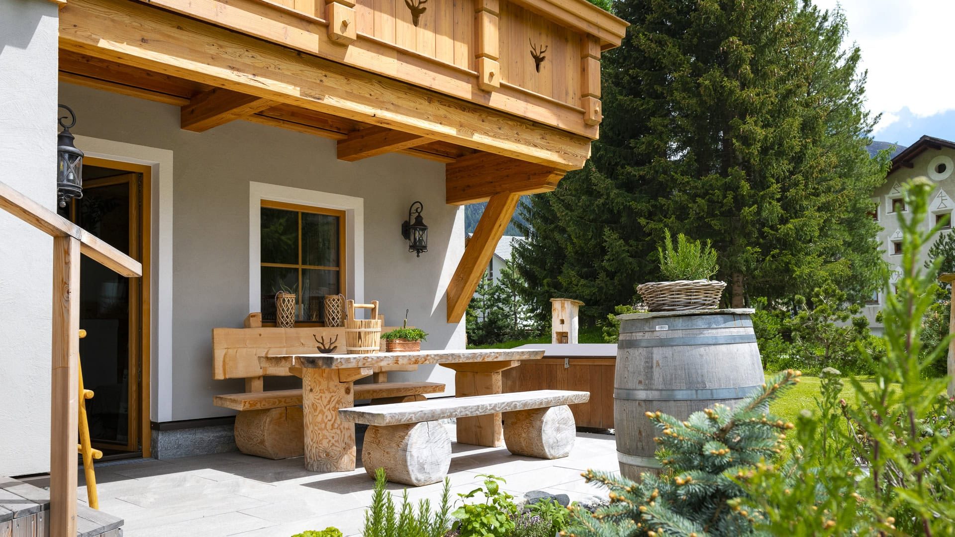 Engadin_Chalet_Sitzplatz mit mehr grün 1W_KD