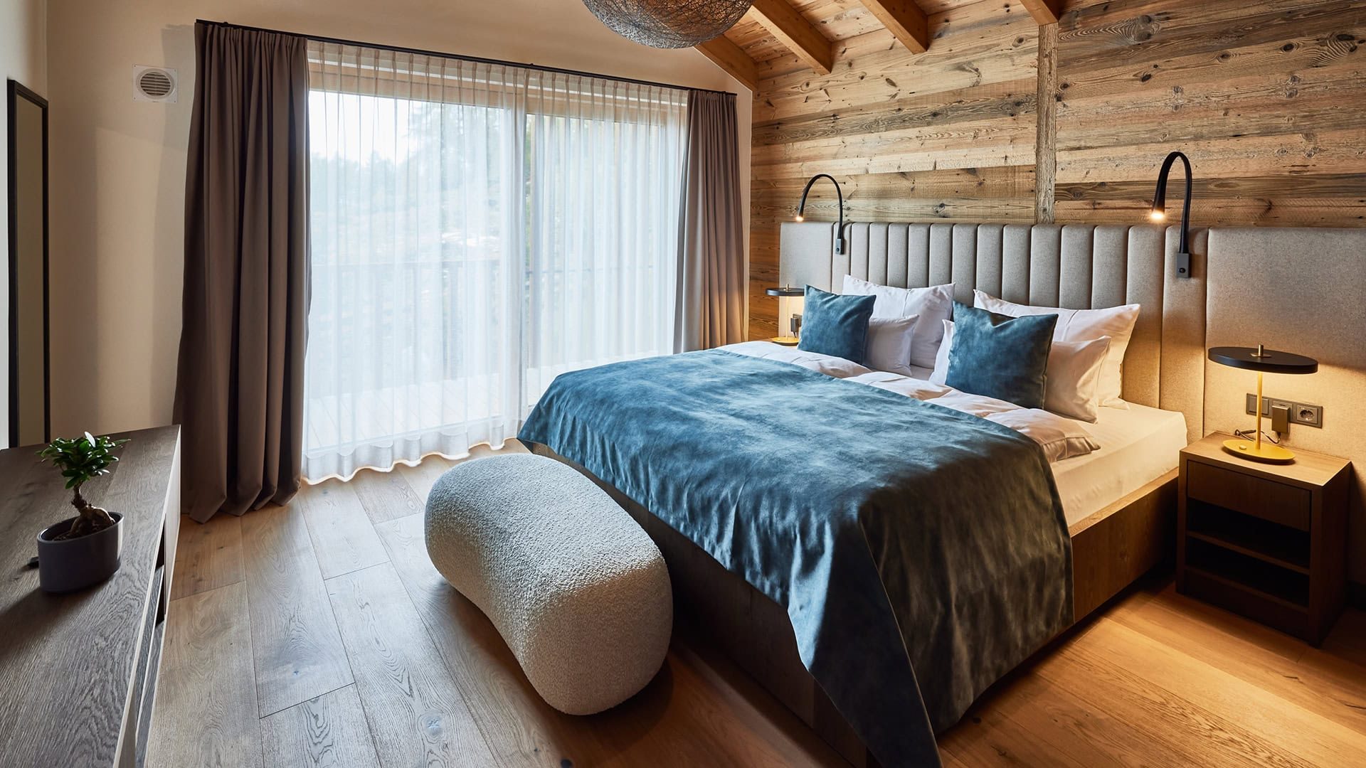 Fender_Chalets_Sonnalm_241005_wo_5702_KD