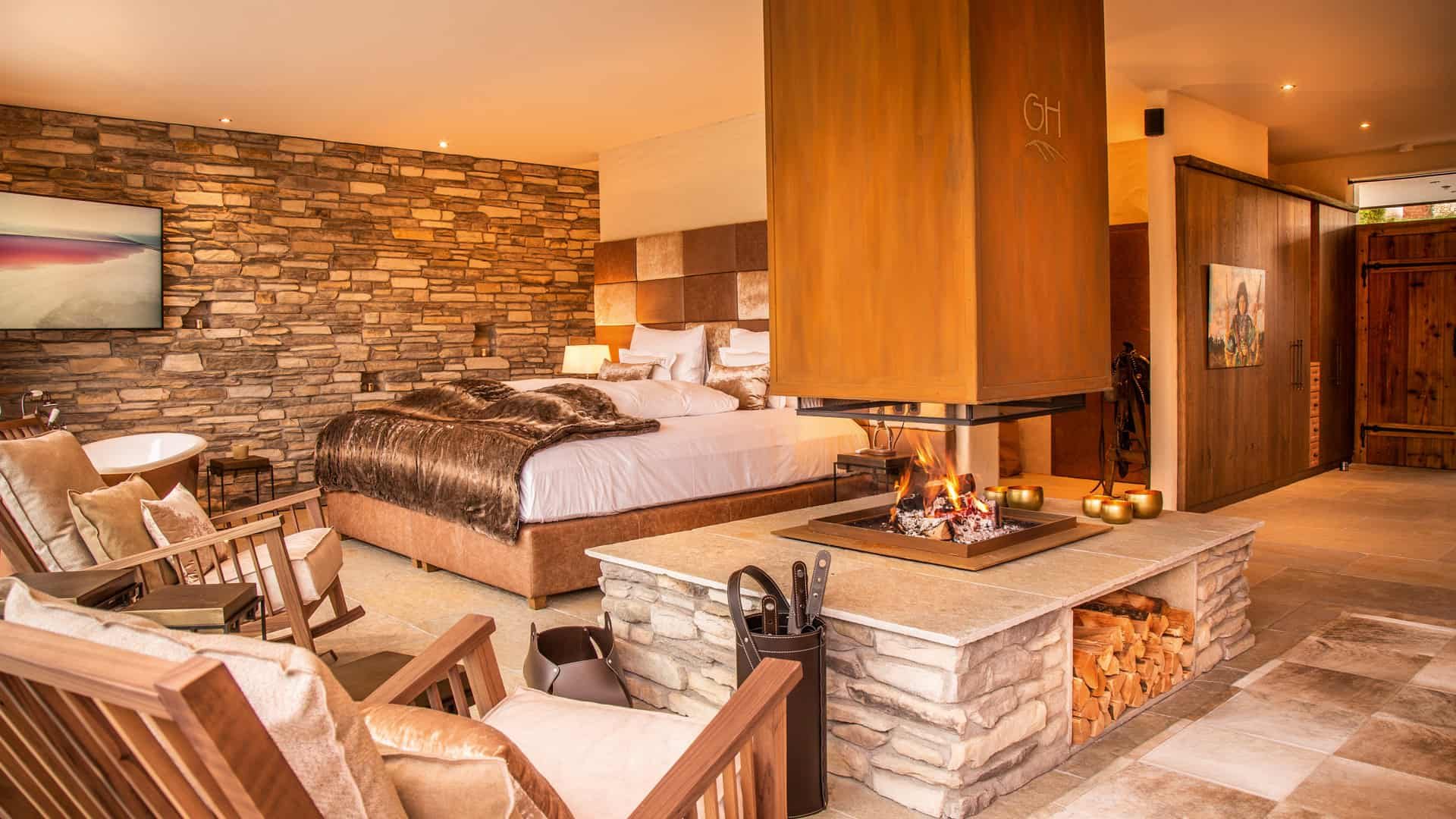 Golden Hill Chalet Steppenfuchs Bett und Kamin