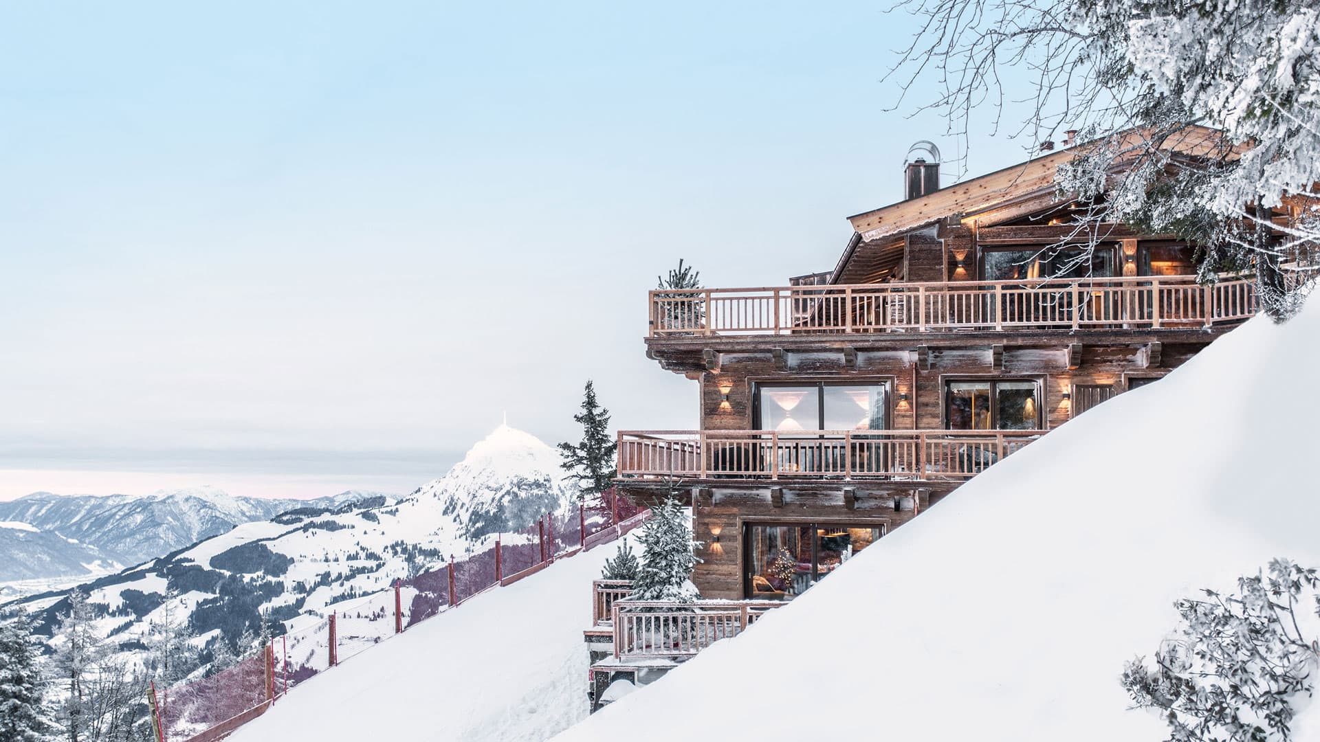 Hahnenkamm Lodge Aussenaufnahme Winter
