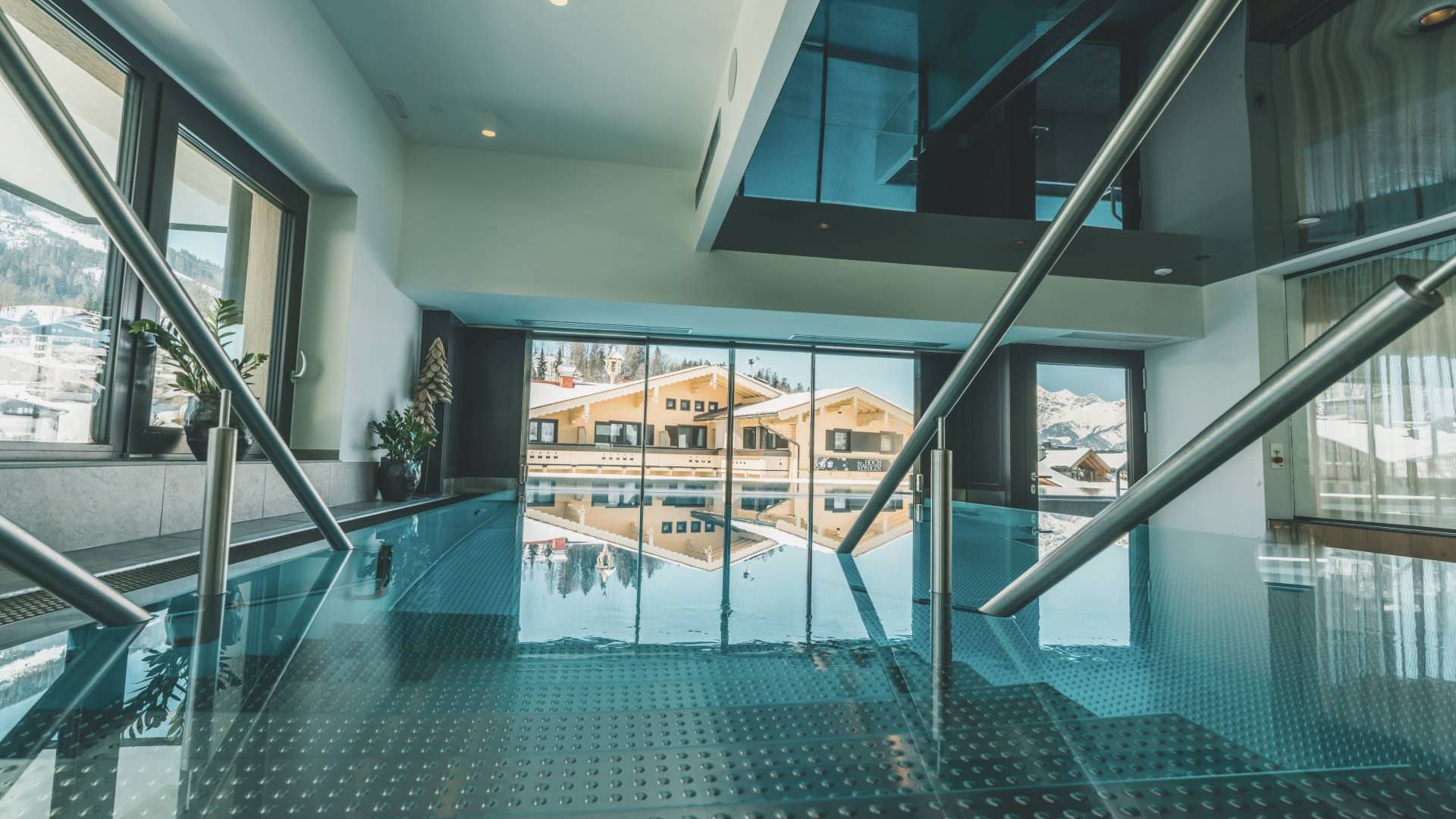 Hochkoenigin_eingangbereich-pool