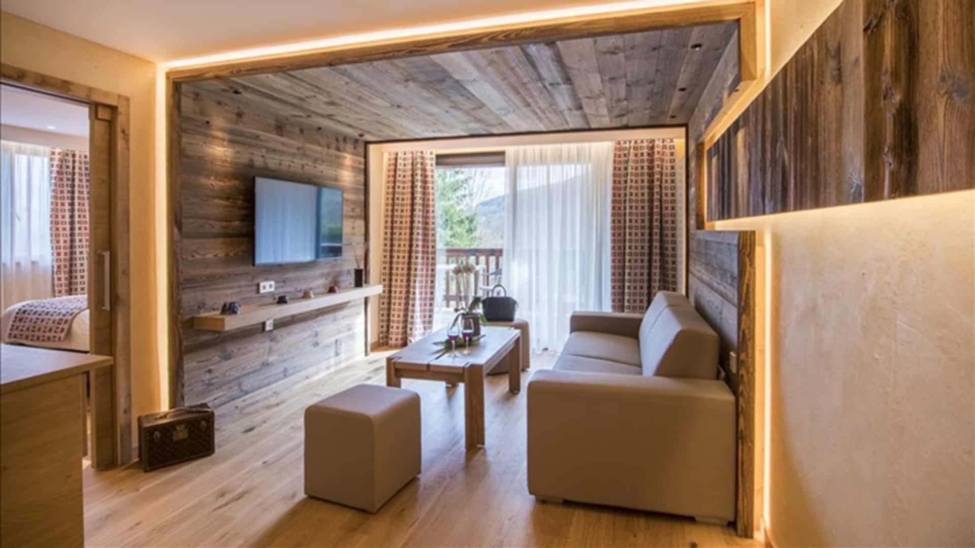 Hostellerie des Chateaux Suite Deluxe u Spa m Whirlpool u Sauna