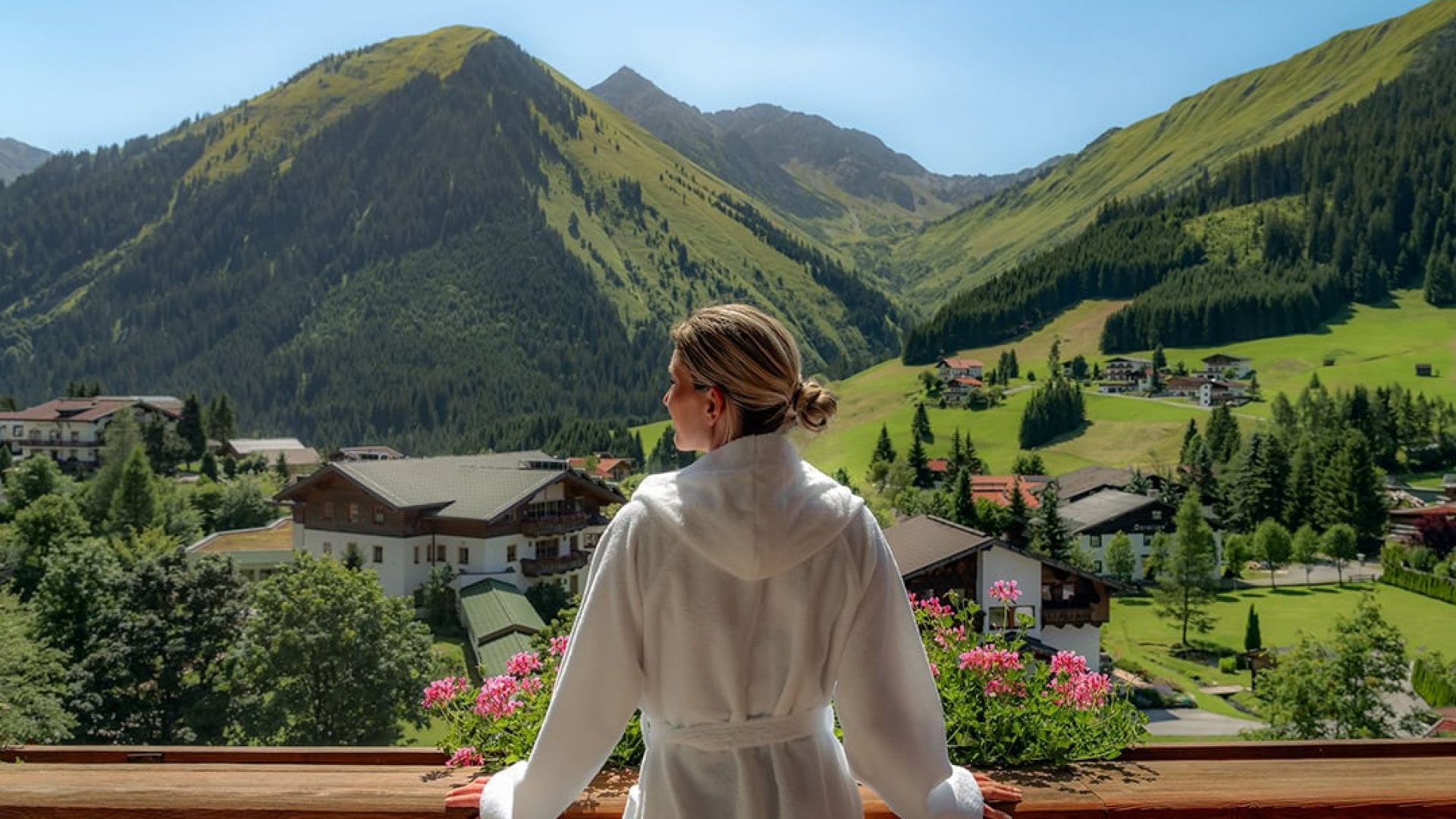 Hotel-Singer-Außenansicht-Balkon