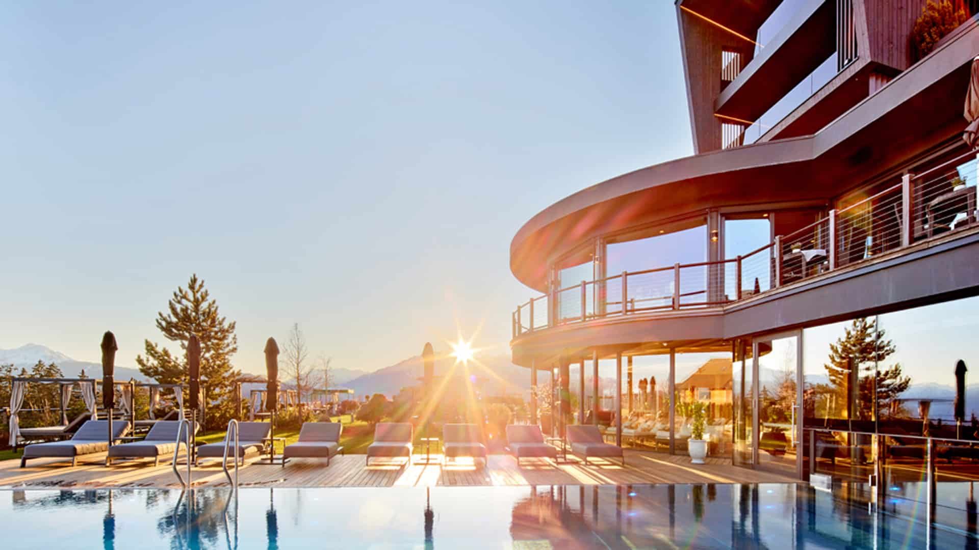 Die Fotos dürfen ausschließlich für PR- und Marketingmaßnahmen des Hotels Chalet Mirabell, Hafling, Südtirol, Italien verwendet werden.
Jegliche Nutzung Dritter (durch Verkauf oder Weitergabe) ist mit dem Bildautor, Michael Huber | www.huber-fotografie.at, gesondert zu vereinbaren.
Copyright aller Aufnahmen:
Michael Huber
5730 Mittersill. Hallenbadstraße 4
www.huber-fotografie.at
+43 664 / 250 86 32
