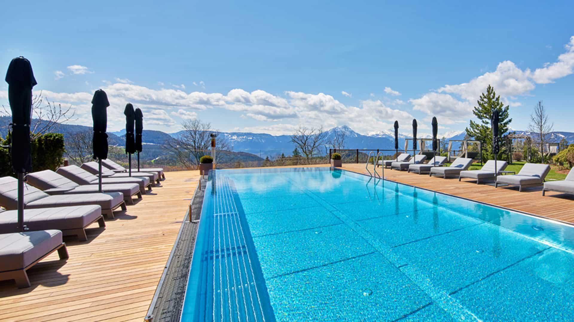 Die Fotos dürfen ausschließlich für PR- und Marketingmaßnahmen des Hotels Chalet Mirabell, Hafling, Südtirol, Italien verwendet werden.
Jegliche Nutzung Dritter (durch Verkauf oder Weitergabe) ist mit dem Bildautor, Michael Huber | www.huber-fotografie.at, gesondert zu vereinbaren.
Copyright aller Aufnahmen:
Michael Huber
5730 Mittersill. Hallenbadstraße 4
www.huber-fotografie.at
+43 664 / 250 86 32