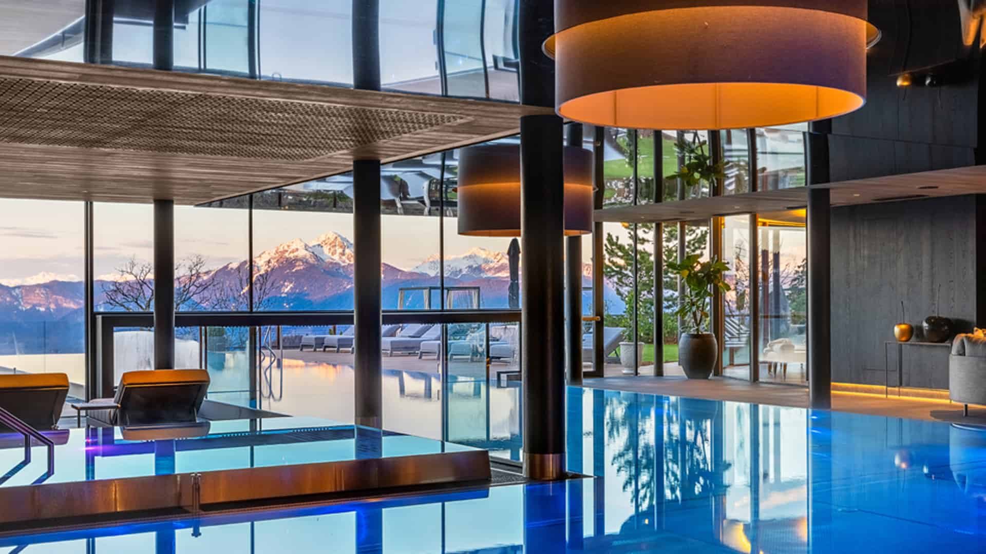 Die Fotos dürfen ausschließlich für PR- und Marketingmaßnahmen des Hotels Chalet Mirabell, Hafling, Südtirol, Italien verwendet werden.
Jegliche Nutzung Dritter (durch Verkauf oder Weitergabe) ist mit dem Bildautor, Michael Huber | www.huber-fotografie.at, gesondert zu vereinbaren.
Copyright aller Aufnahmen:
Michael Huber
5730 Mittersill. Hallenbadstraße 4
www.huber-fotografie.at
+43 664 / 250 86 32