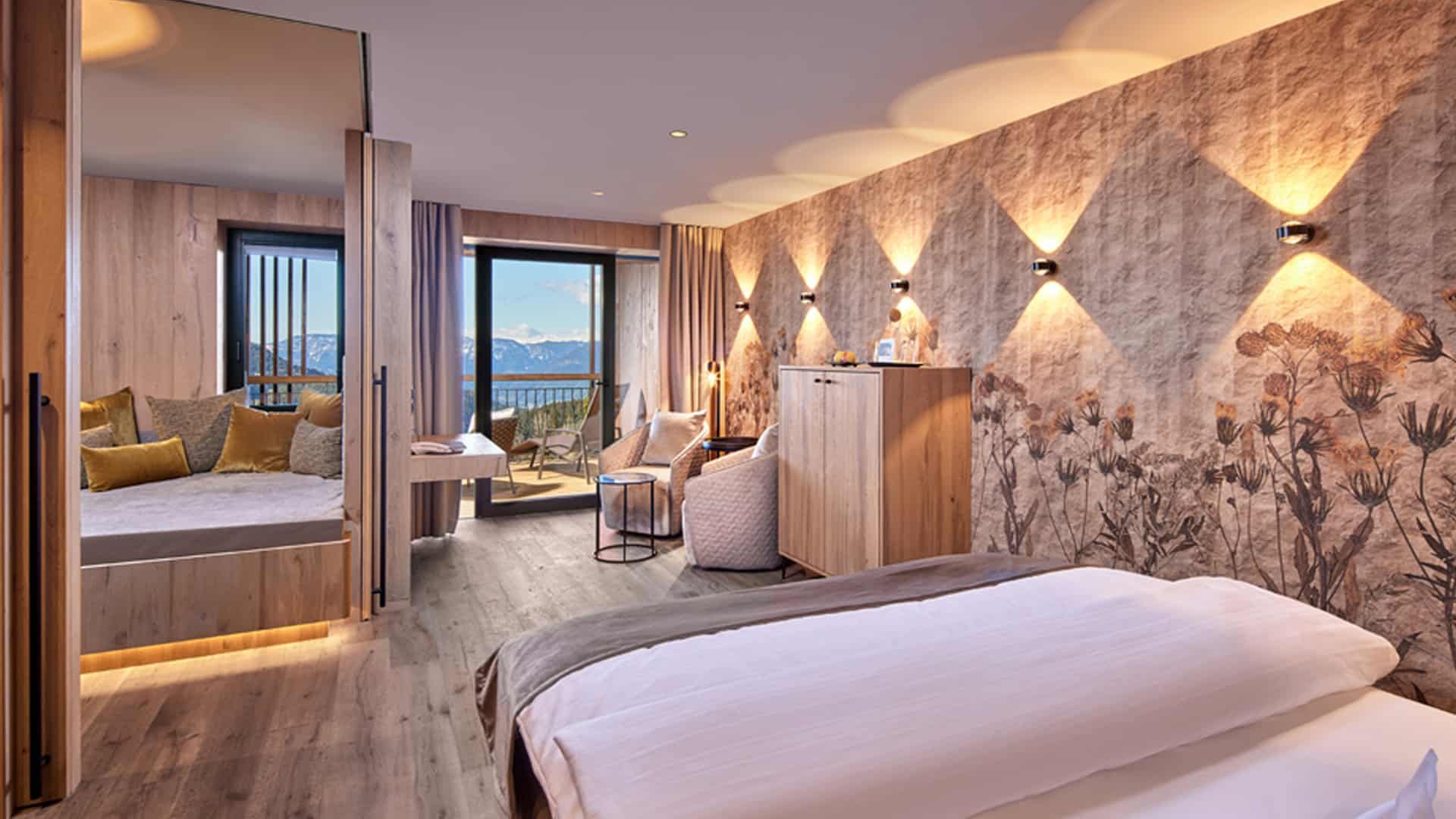 Die Fotos dürfen ausschließlich für PR- und Marketingmaßnahmen des Hotels Chalet Mirabell, Hafling, Südtirol, Italien verwendet werden.
Jegliche Nutzung Dritter (durch Verkauf oder Weitergabe) ist mit dem Bildautor, Michael Huber | www.huber-fotografie.at, gesondert zu vereinbaren.
Copyright aller Aufnahmen:
Michael Huber
5730 Mittersill. Hallenbadstraße 4
www.huber-fotografie.at
+43 664 / 250 86 32