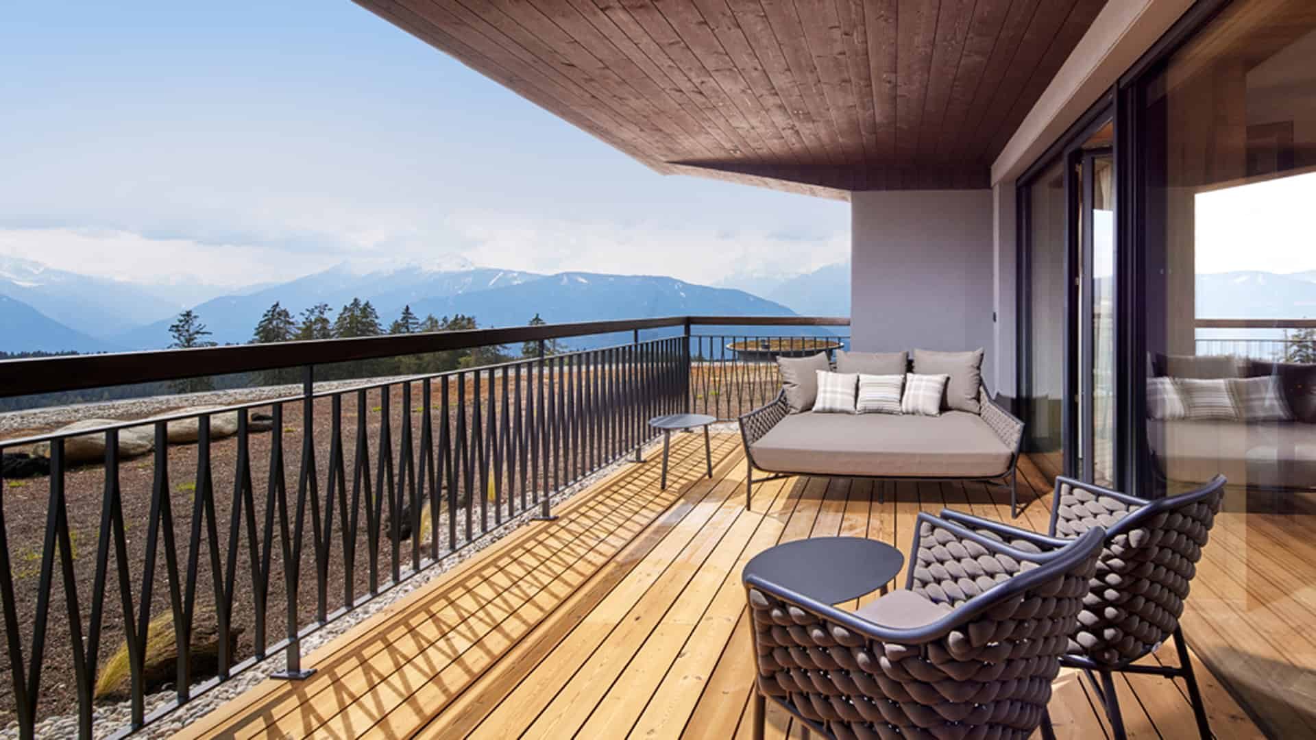Die Fotos dürfen ausschließlich für PR- und Marketingmaßnahmen des Hotels Chalet Mirabell, Hafling, Südtirol, Italien verwendet werden.
Jegliche Nutzung Dritter (durch Verkauf oder Weitergabe) ist mit dem Bildautor, Michael Huber | www.huber-fotografie.at, gesondert zu vereinbaren.
Copyright aller Aufnahmen:
Michael Huber
5730 Mittersill. Hallenbadstraße 4
www.huber-fotografie.at
+43 664 / 250 86 32