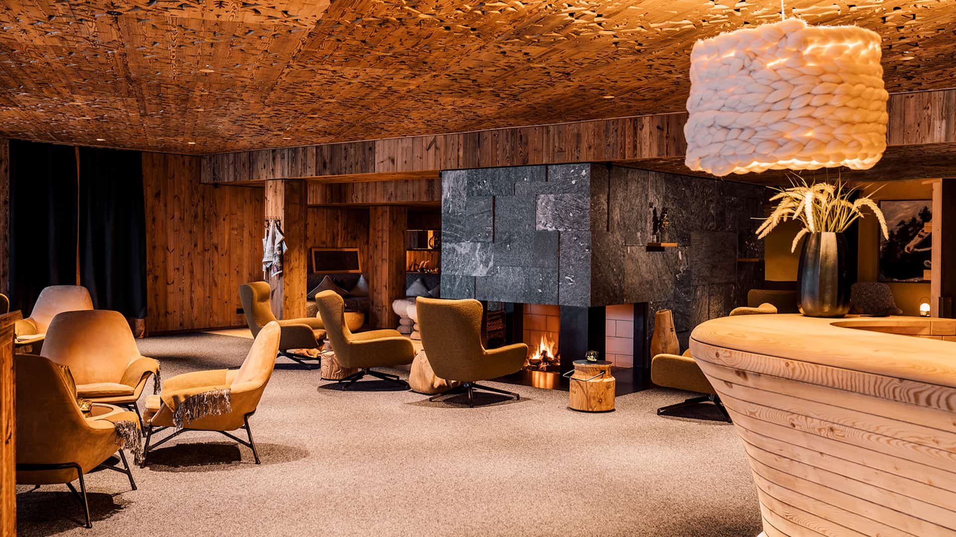 Jungbrunn Kamin Lobby