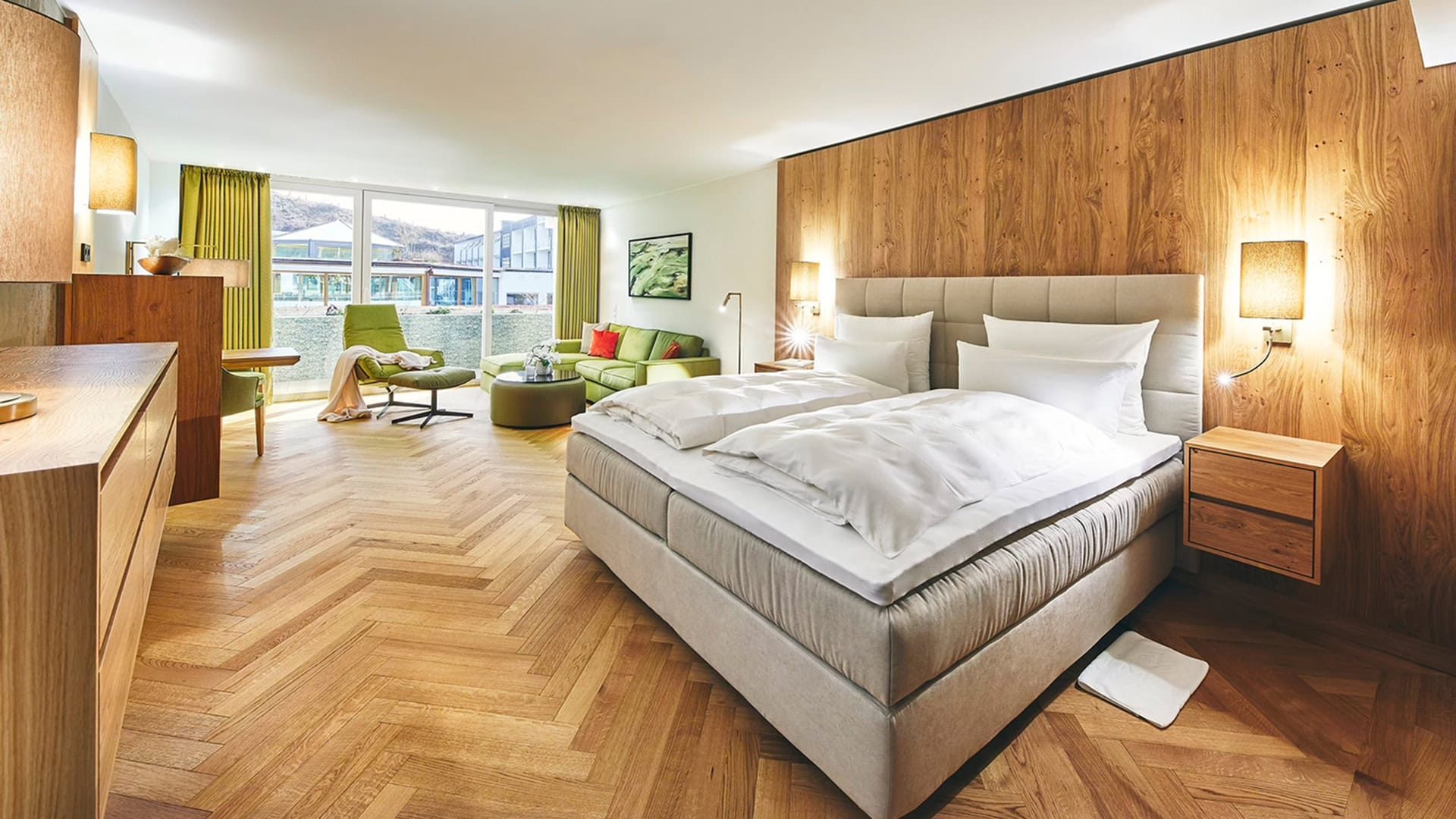 Juniorsuite_Panorama_–_Sorpehaus_in_Gartenlage_BjoernLuelf_web_2021_369234@2x.aa91c600