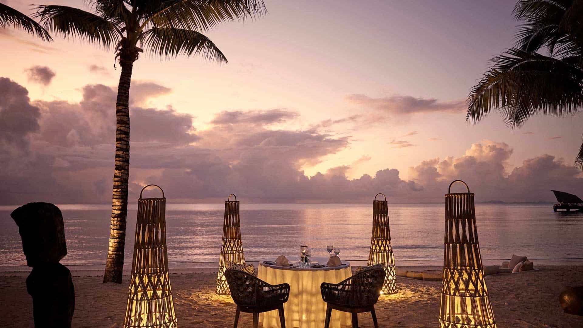 Laucala Island MM22-Private-Dinning_Romantic_dining_on-beach