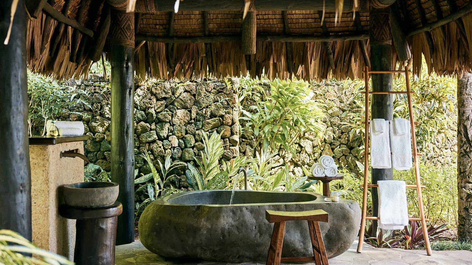 Laucala Island MM22-Residence_Outdoor-Stone-tub