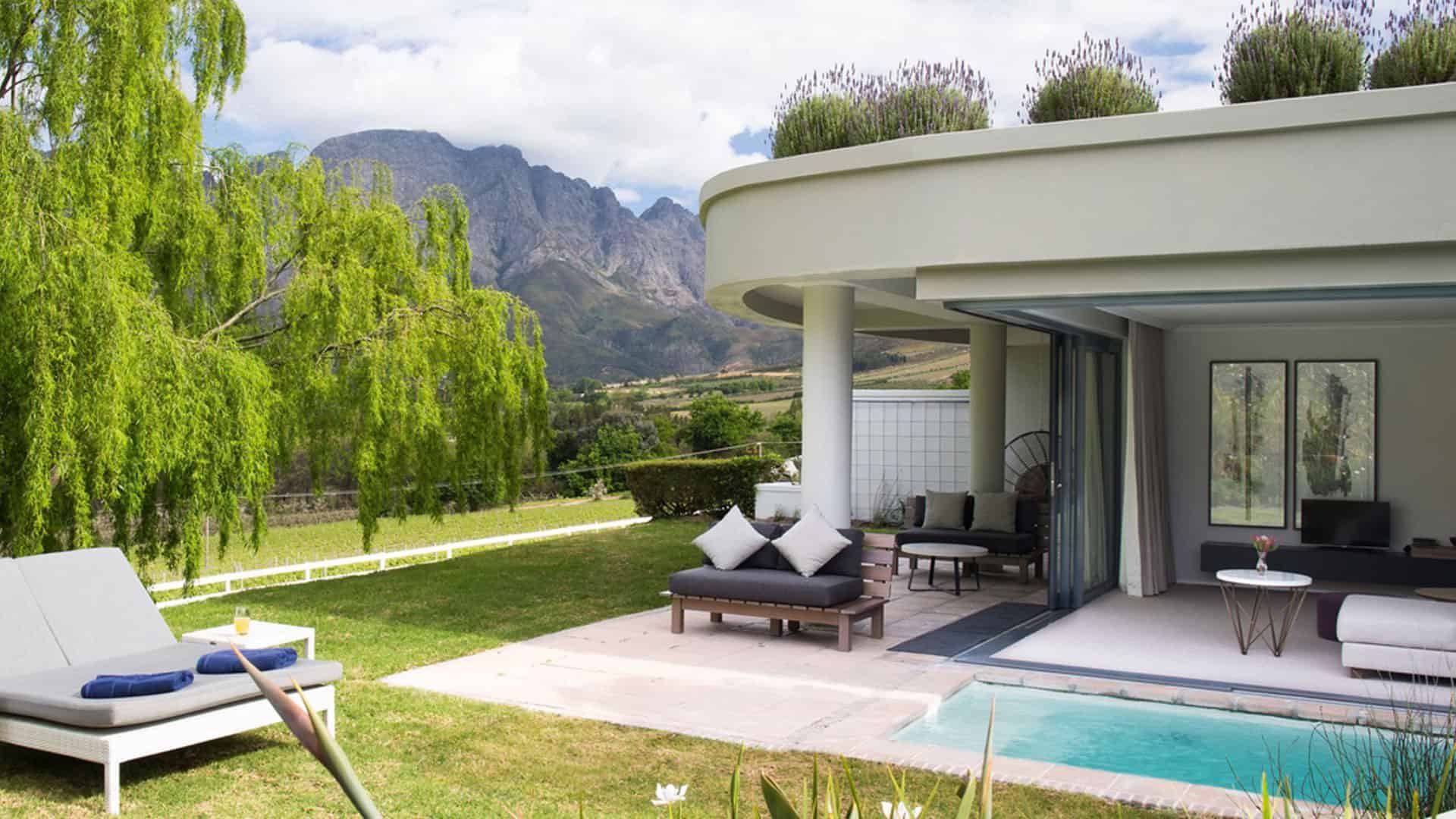 Mont Rochelle Aussenansicht mit Pool