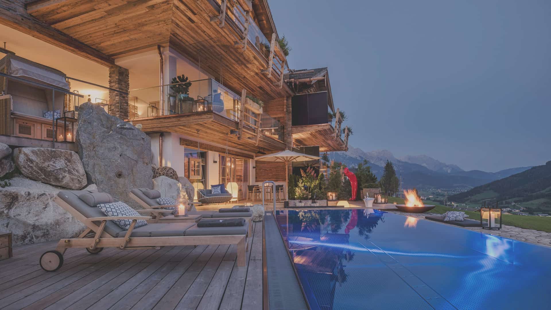Senhoog leogang Aussenansicht Sommer Pool Dämmerung