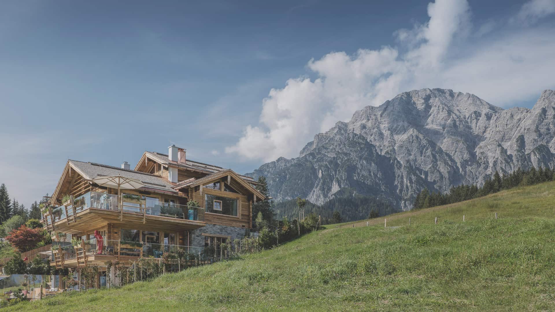 Senhoog leogang Aussenansicht Sommer seitlich