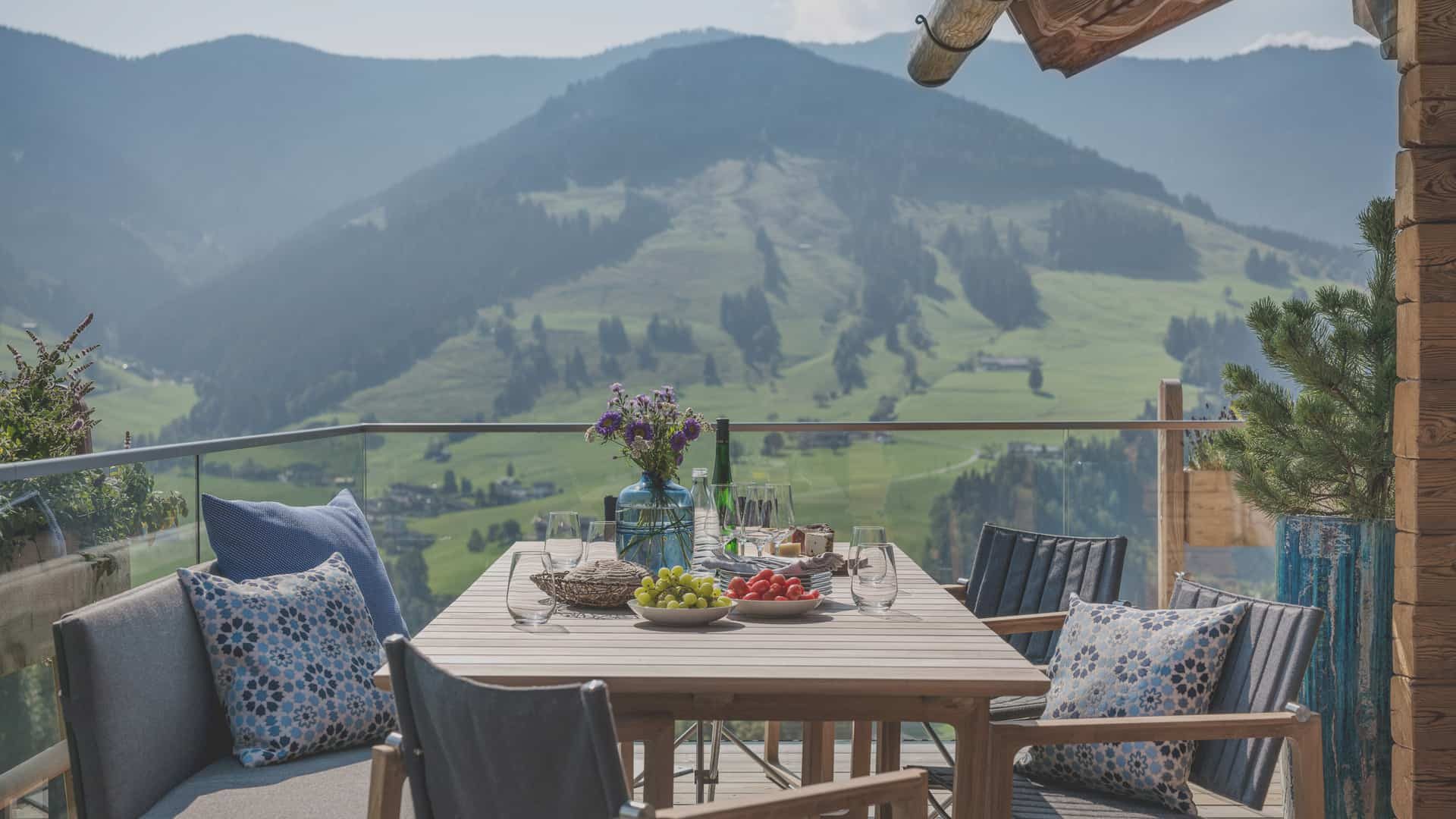 Senhoog leogang Frühstückstisch Sommer draussen