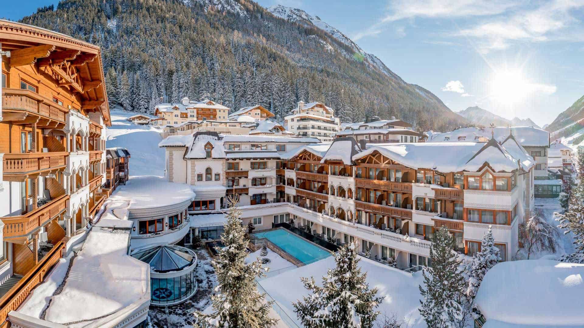 Trofana Royal Aussen Pool Winter