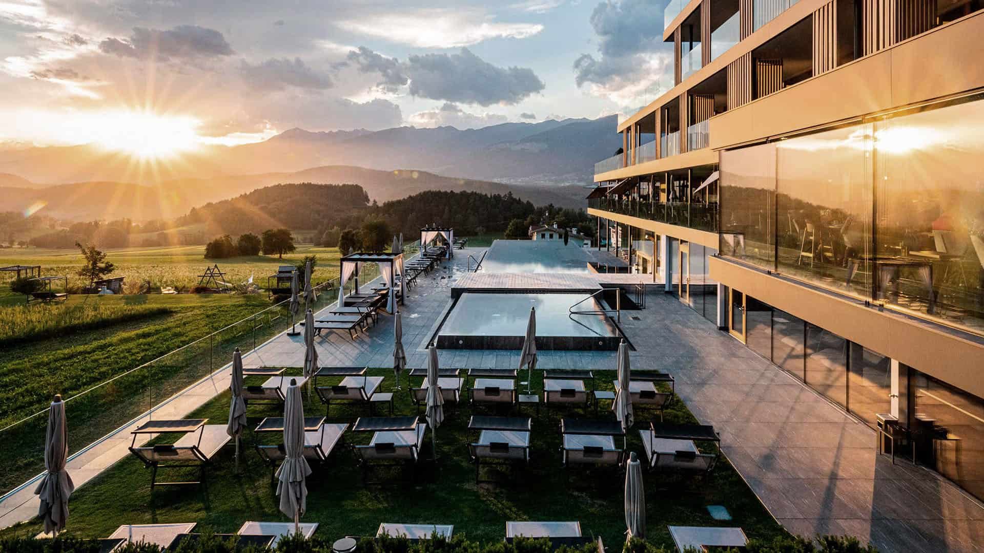 Winkler Aussen Pool Sonnenaufgang1