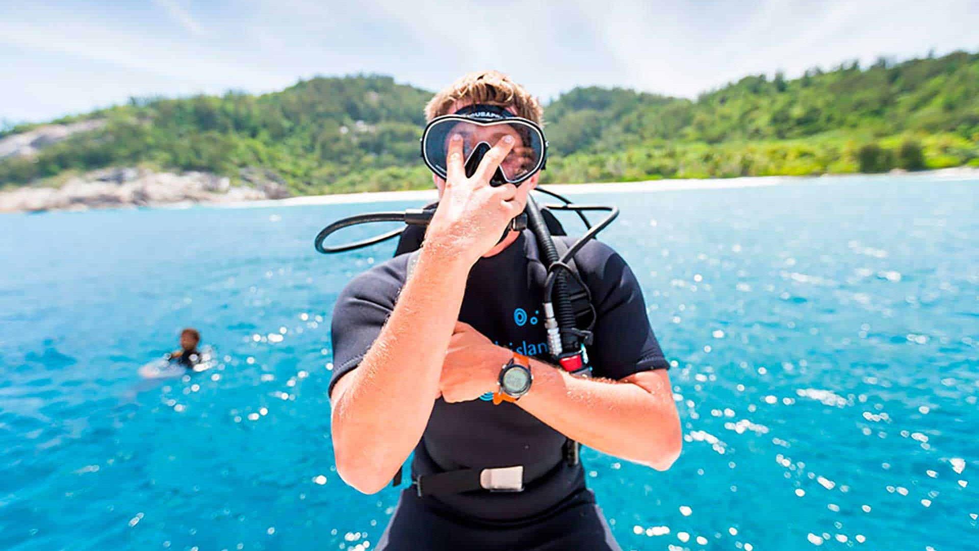 North-Island-diving-in-turquoise-water
