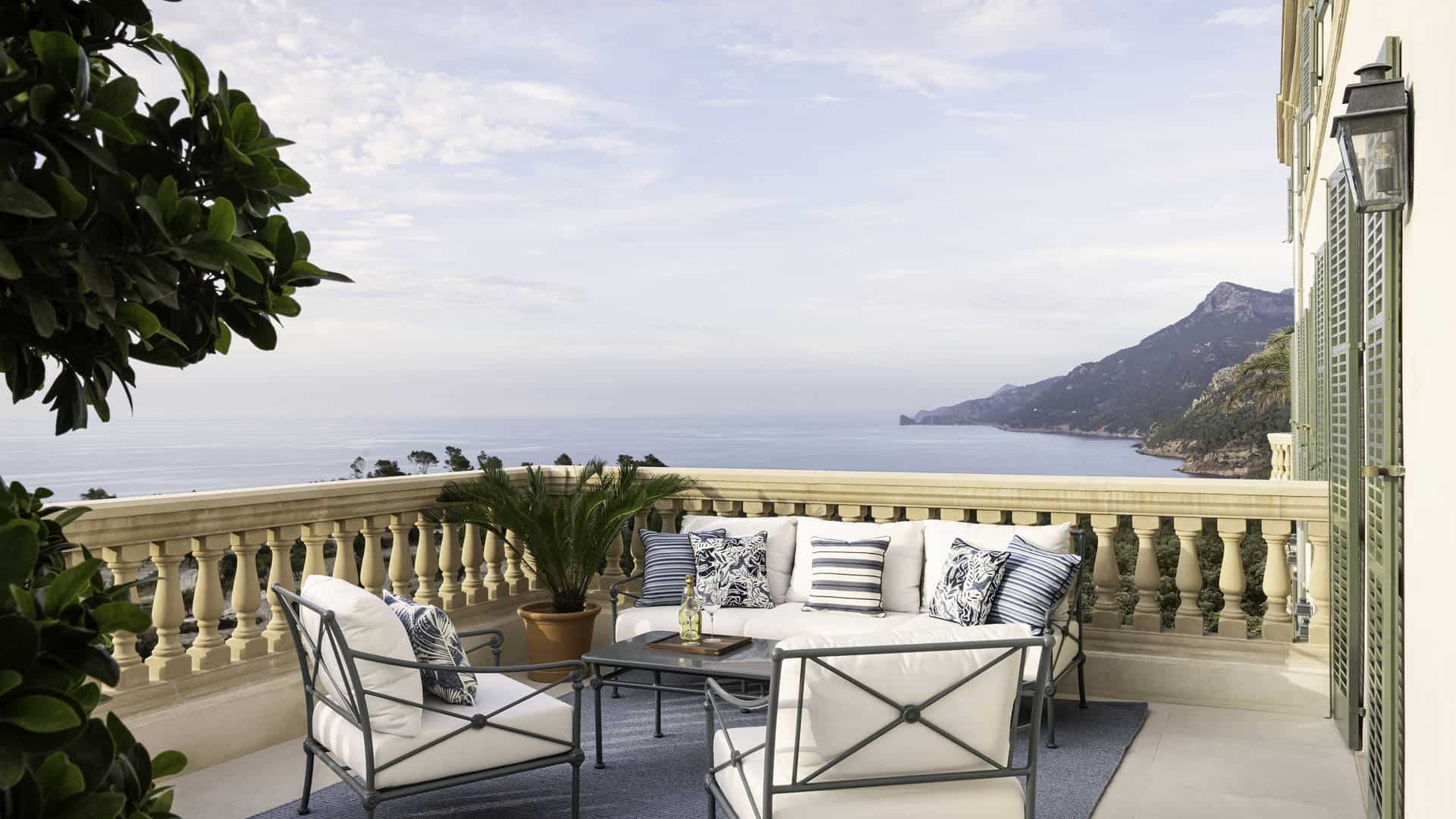Deluxe-sea-view-room